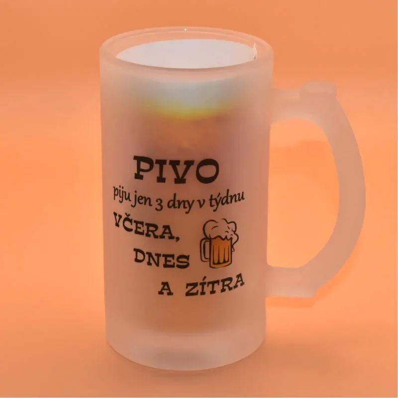 Skleněný pivní korbel - Piju 3 dny v týdnu