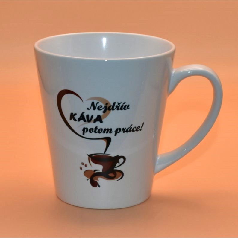 Keramický hrnek na latte - Nejdřív káva