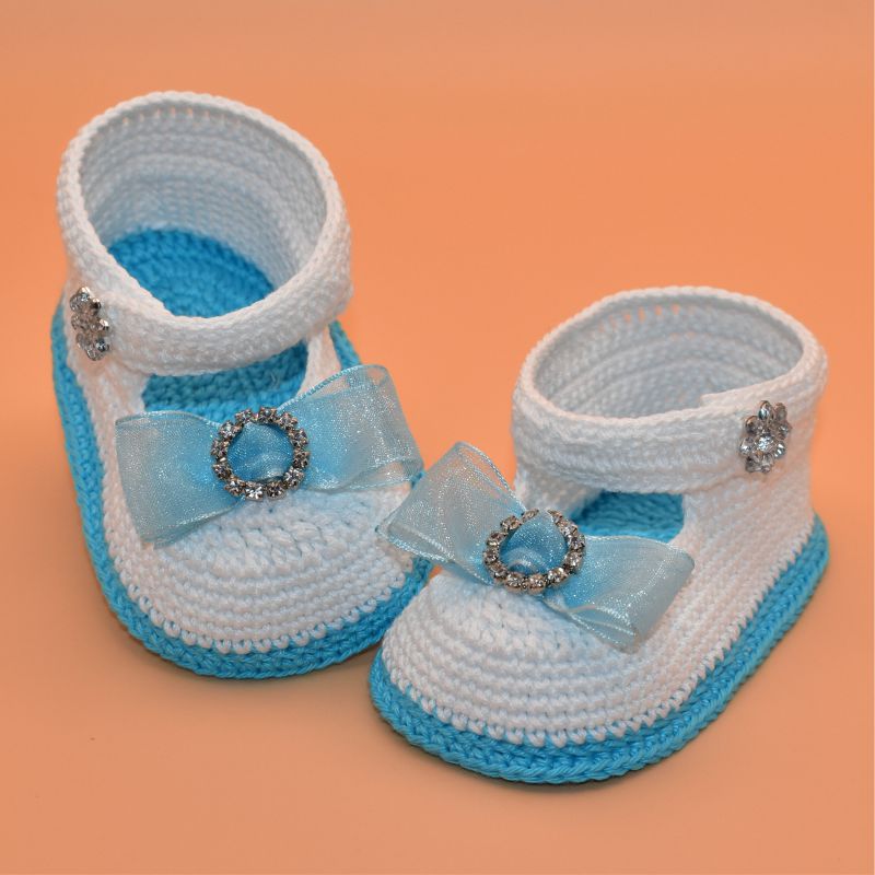 Háčkované střevíčky - bílomodré