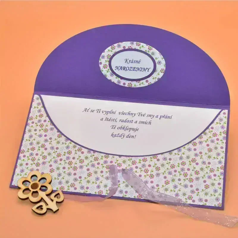 Obálka na peníze s textem fialová - bílá/květy 3