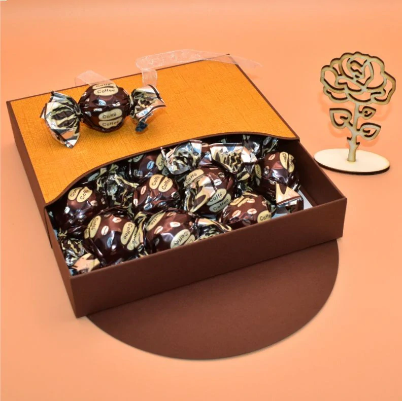 Bonboniera hnědá s dřevěným výřezem - Růže