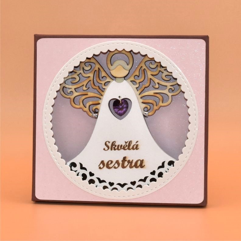 Anděl dřevo s textem k postavení