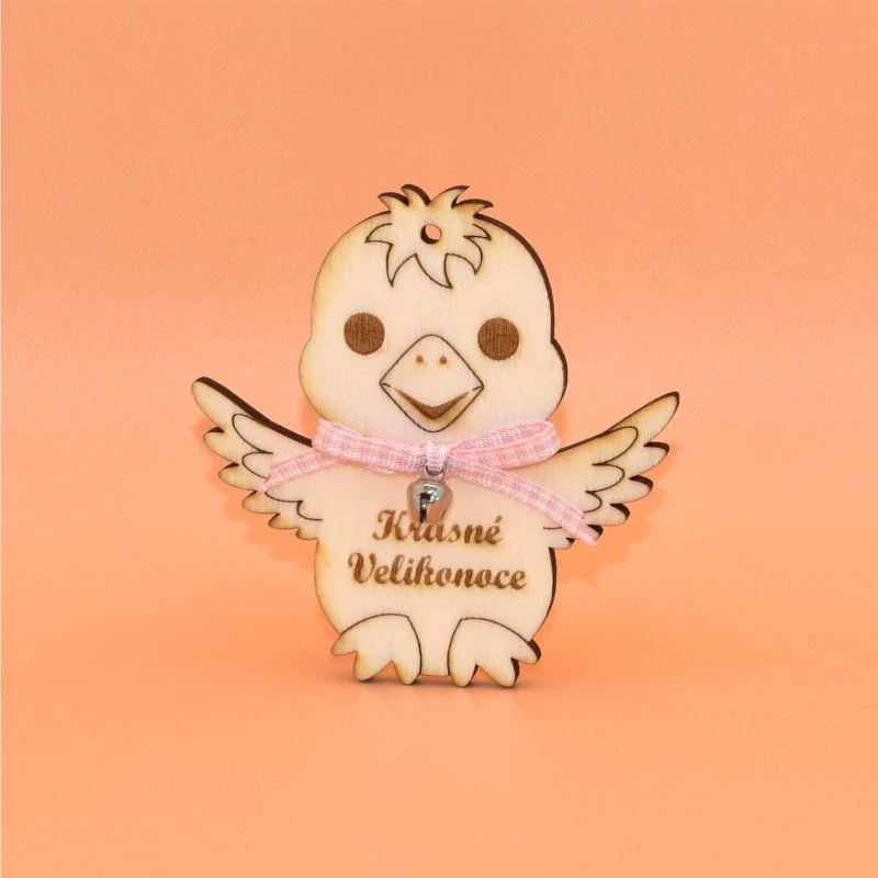 Dřevěný výřez - kuřátko s růžovou stužkou
