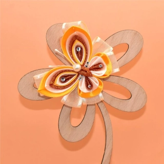 Motýl kanzashi - oranžovokrémový